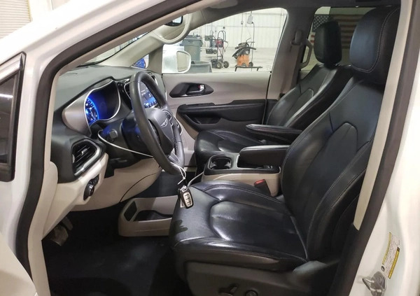 Chrysler Pacifica cena 100000 przebieg: 100865, rok produkcji 2022 z Warszawa małe 67